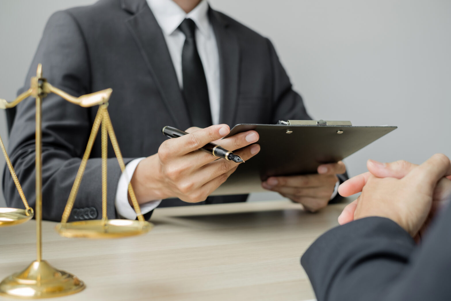 偉い人に罰を与えられる描写